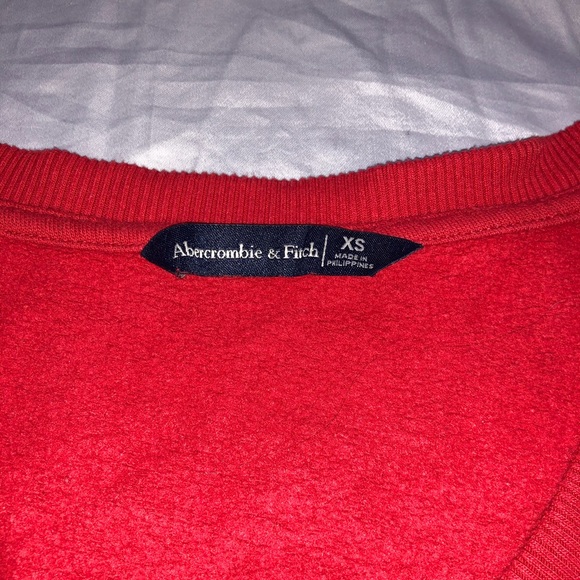 a&f red v neck fleece sweater with white trim - Picture 6 of 6